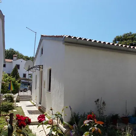 Apartment Dragana Fap 2+2 Oazis Near The Porec